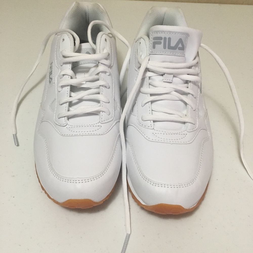 Men’s Fila white tennis shoes